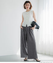 Pleated pants