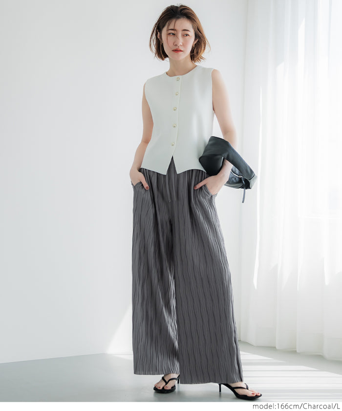 Pleated pants