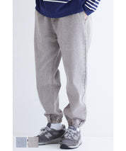 Men's washed jeans with tapered cuffs