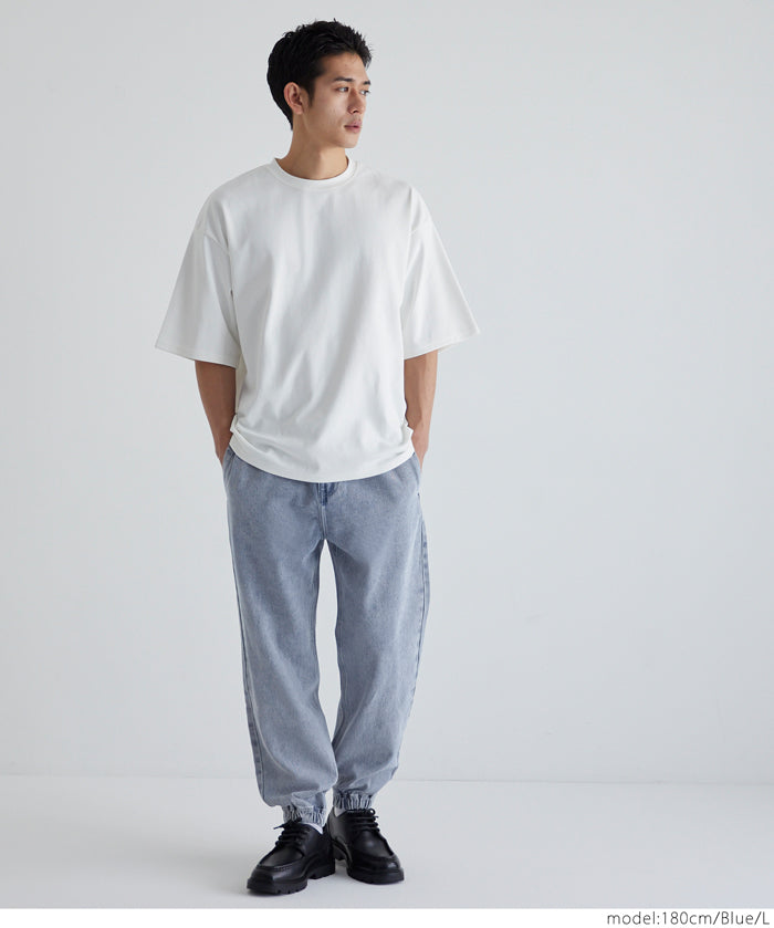 Men's washed jeans with tapered cuffs