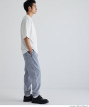 Men's washed jeans with tapered cuffs