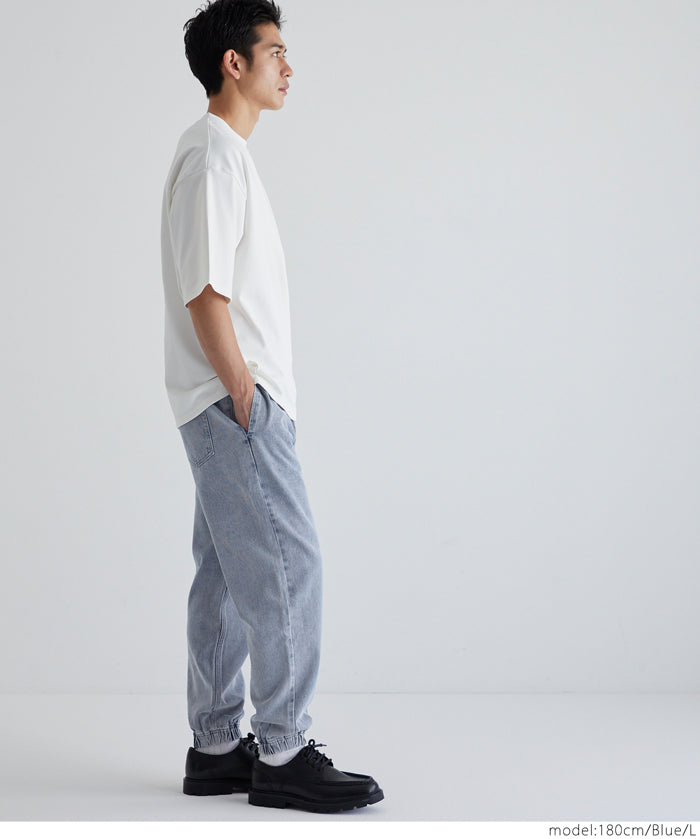 Men's washed jeans with tapered cuffs