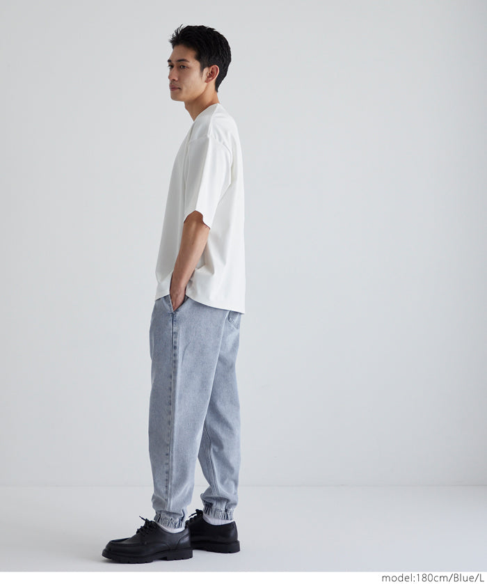 Men's washed jeans with tapered cuffs