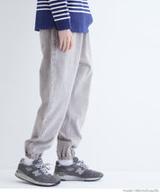 Men's washed jeans with tapered cuffs