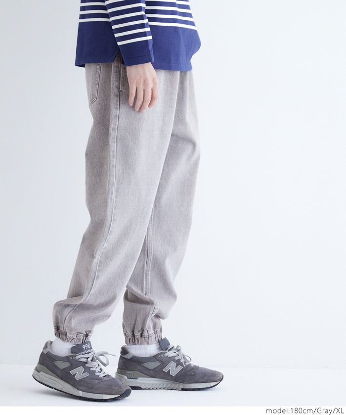 Men's washed jeans with tapered cuffs