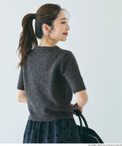 Temperamental and versatile gold-button short-sleeved knitted cardigan