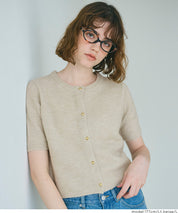 Temperamental and versatile gold-button short-sleeved knitted cardigan
