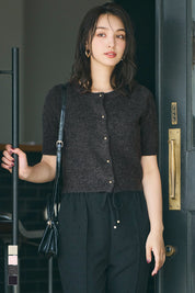 Temperamental and versatile gold-button short-sleeved knitted cardigan