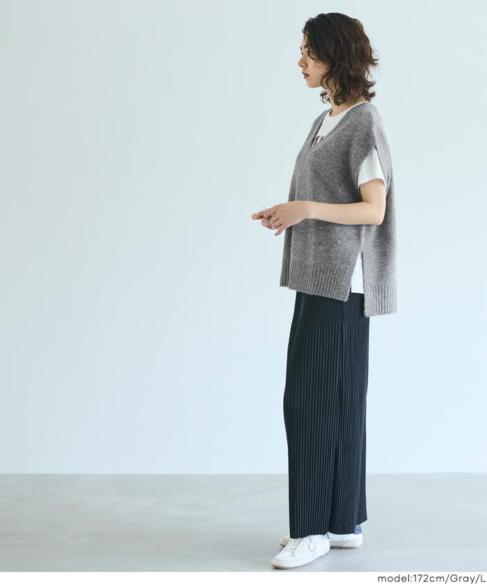 soft knitted V-neck vest