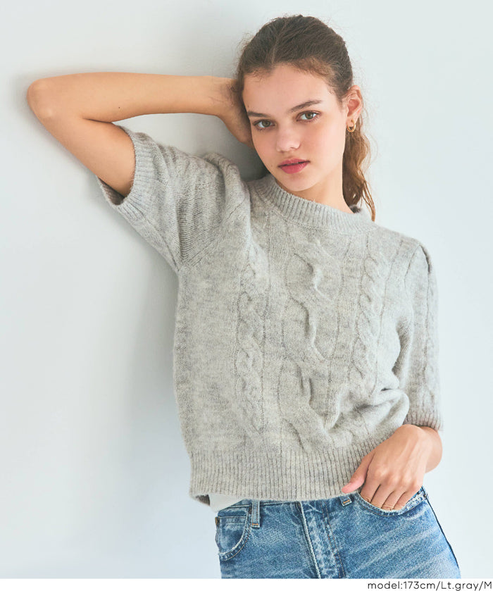 Temperamental and versatile short-sleeved cable knit sweater