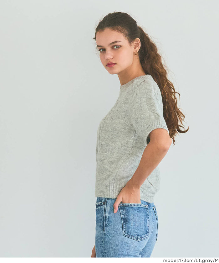 Temperamental and versatile short-sleeved cable knit sweater
