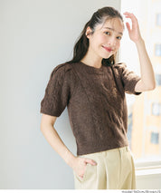 Temperamental and versatile short-sleeved cable knit sweater