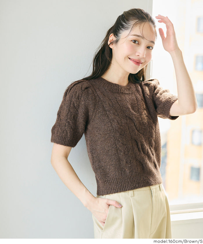 Temperamental and versatile short-sleeved cable knit sweater