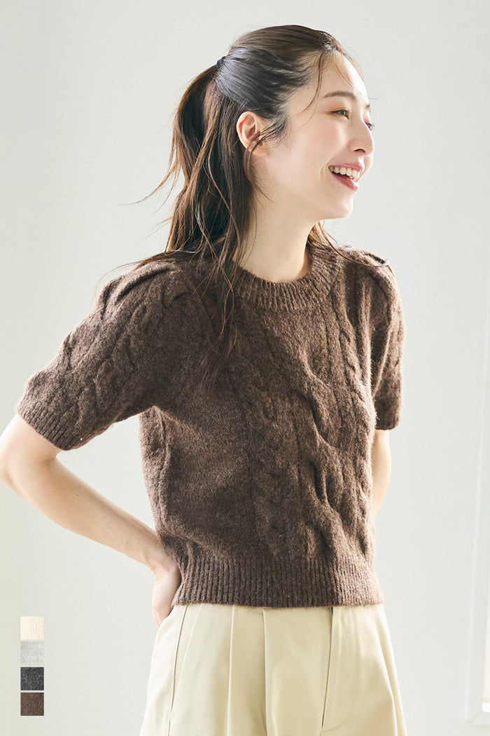 Temperamental and versatile short-sleeved cable knit sweater