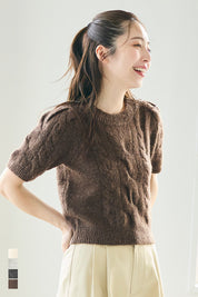 Temperamental and versatile short-sleeved cable knit sweater