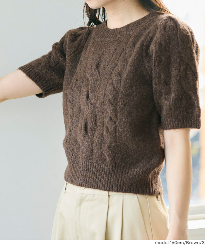 Temperamental and versatile short-sleeved cable knit sweater
