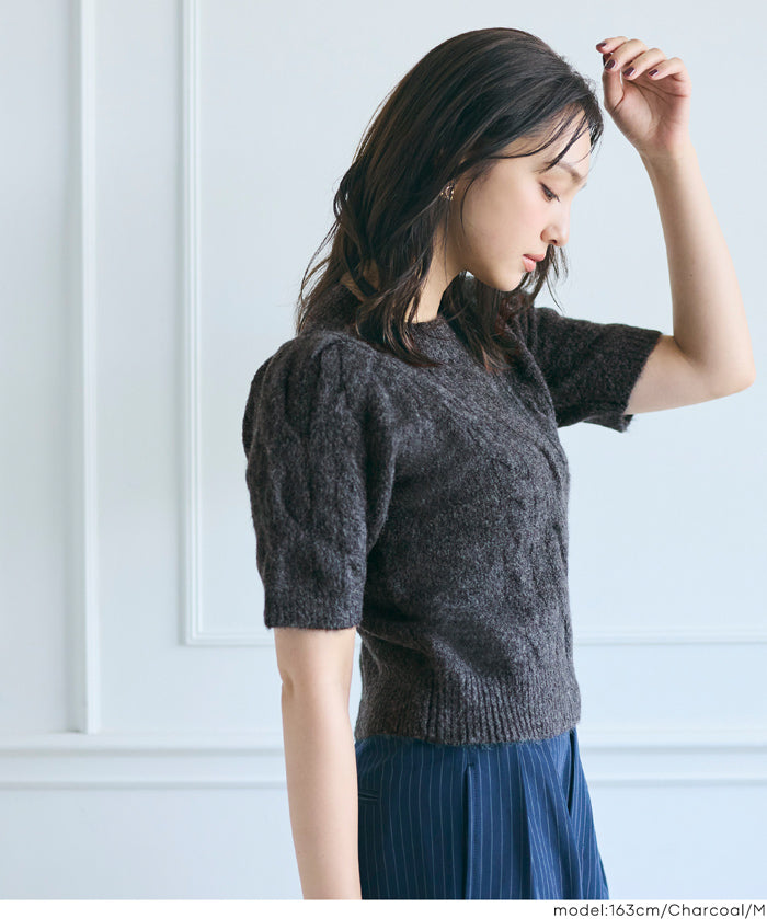 Temperamental and versatile short-sleeved cable knit sweater