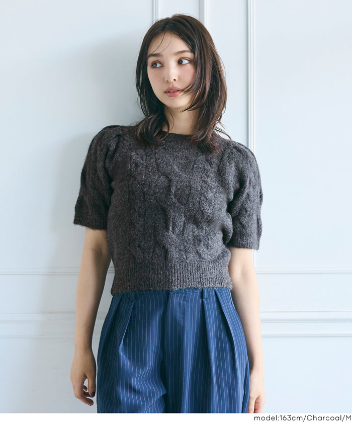 Temperamental and versatile short-sleeved cable knit sweater