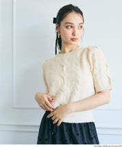 Temperamental and versatile short-sleeved cable knit sweater