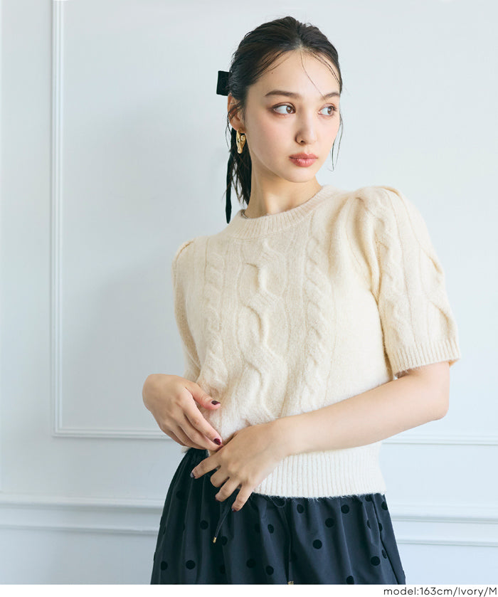 Temperamental and versatile short-sleeved cable knit sweater