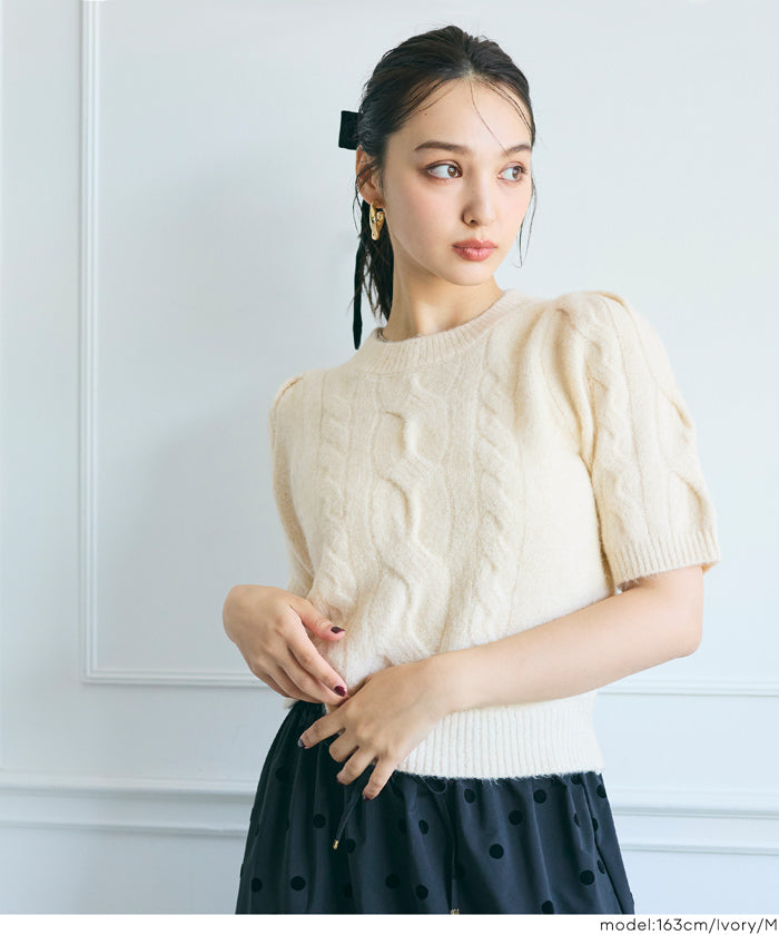 Temperamental and versatile short-sleeved cable knit sweater