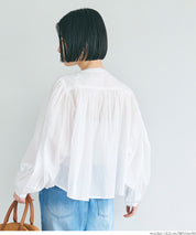 Short-sleeved shirt with puff sleeves