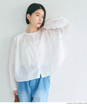 Short-sleeved shirt with puff sleeves