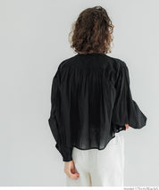 Short-sleeved shirt with puff sleeves