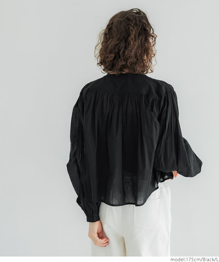 Short-sleeved shirt with puff sleeves