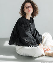 Short-sleeved shirt with puff sleeves