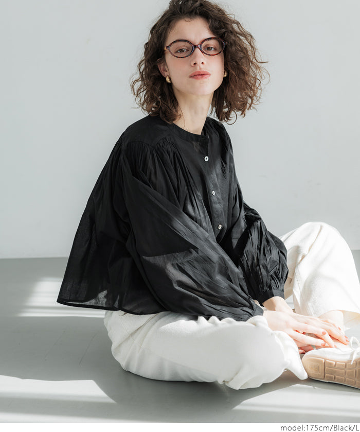 Short-sleeved shirt with puff sleeves