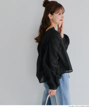 Short-sleeved shirt with puff sleeves