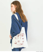 Various printed thin canvas bags