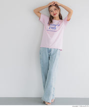 Slim-fit short-sleeved T-shirt with English logo