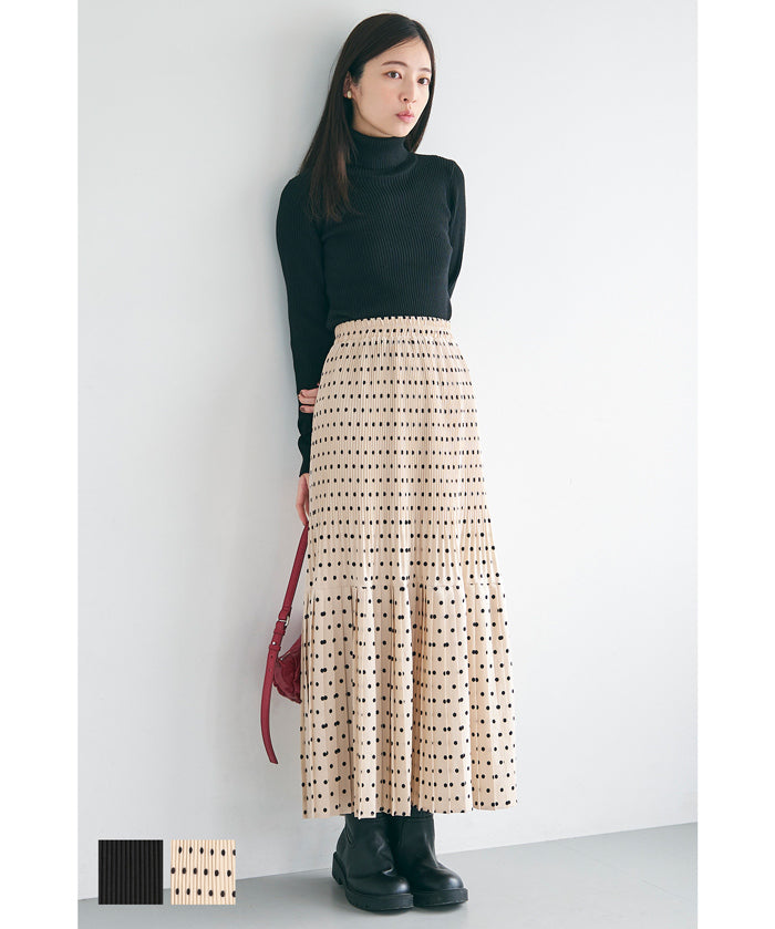 Pleated long skirt