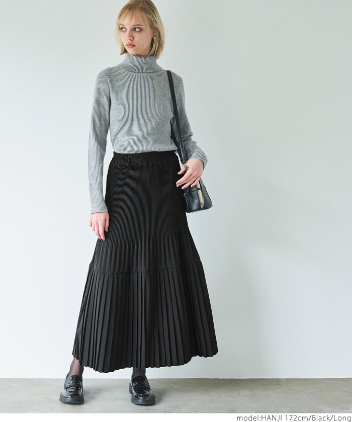 Pleated long skirt
