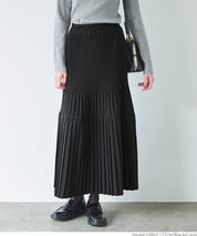 Pleated long skirt
