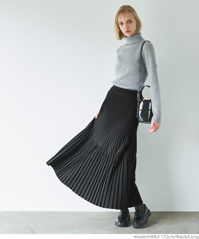 Pleated long skirt
