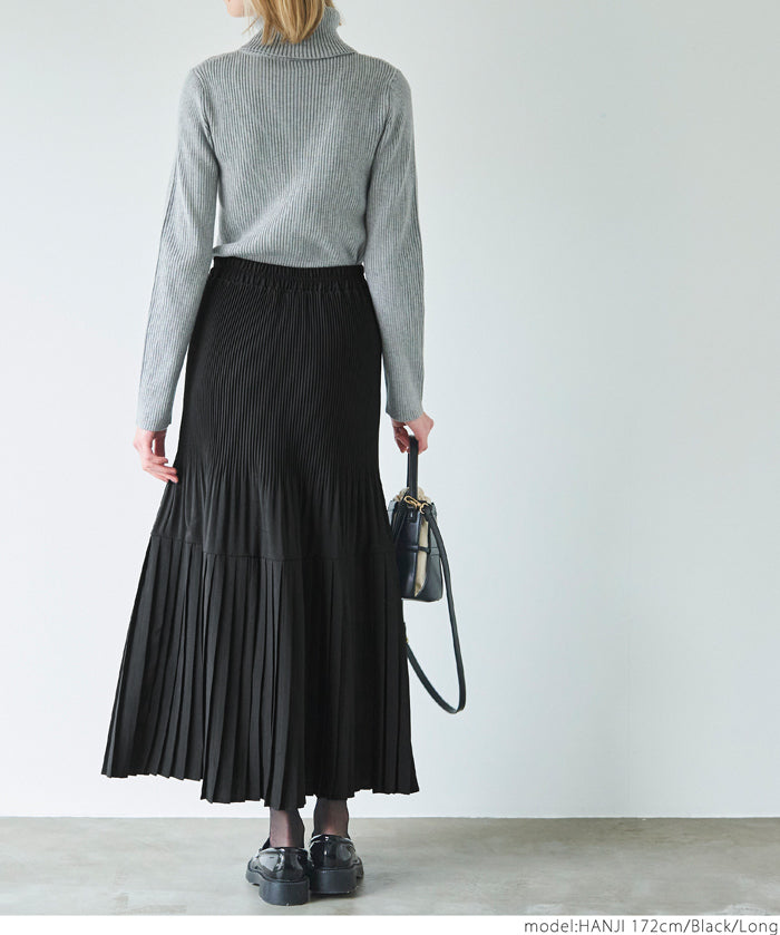 Pleated long skirt