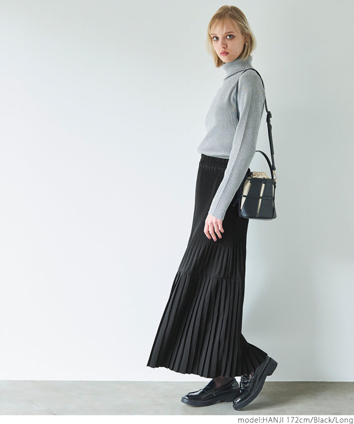 Pleated long skirt