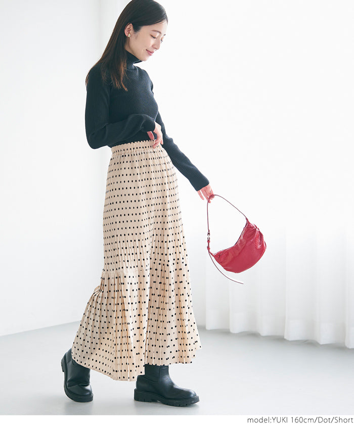 Pleated long skirt