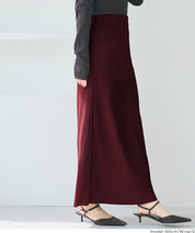 Self-cut random rib pleated skirt