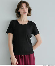 Smooth touch U-neck simple short-sleeved fitted T-shirt