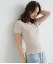 Smooth touch U-neck simple short-sleeved fitted T-shirt