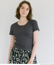 Smooth touch U-neck simple short-sleeved fitted T-shirt