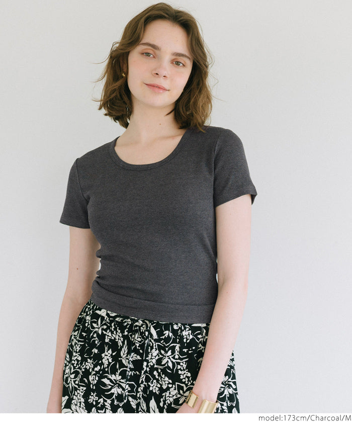 Smooth touch U-neck simple short-sleeved fitted T-shirt