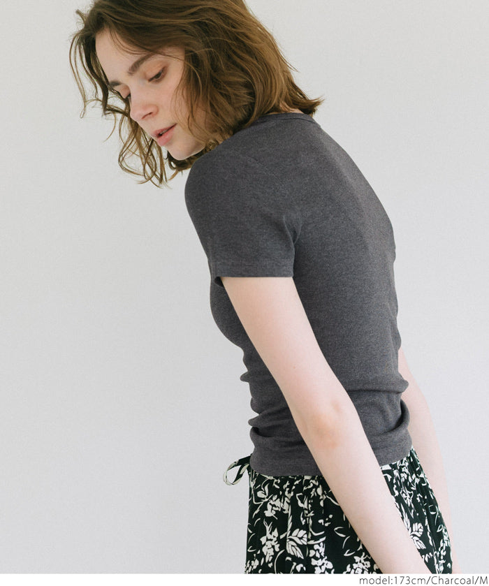 Smooth touch U-neck simple short-sleeved fitted T-shirt