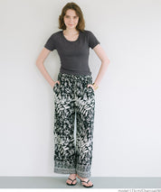 Smooth touch U-neck simple short-sleeved fitted T-shirt