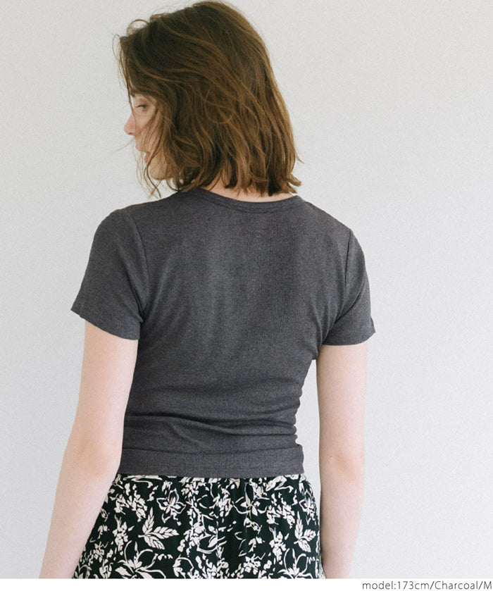 Smooth touch U-neck simple short-sleeved fitted T-shirt