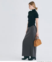 Front slit I-line skirt